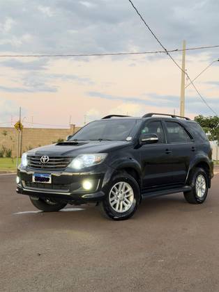 TOYOTA HILUX SW4 3.0 SRV 4X4 16V TURBO INTERCOOLER DIESEL 4P AUTOMÁTICO TOYOTA HILUX SW4 3.0 SRV 4X4 16V TURBO INTERCOOLER DIESEL 4P AUTOMÁTICO